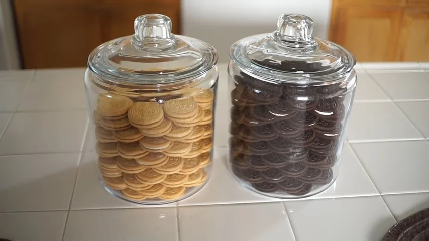 Different types of cookies kept in cookie jar